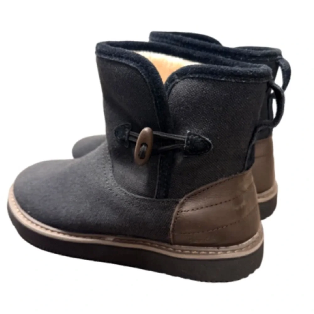 Sanuk LIKE NEW Cozy Vibe Surf Check SI Ankle Boots Size 7 - Indoor/Outdoor